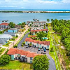 Waterfront Townhome about 10 Mi to Navarre Beach!
