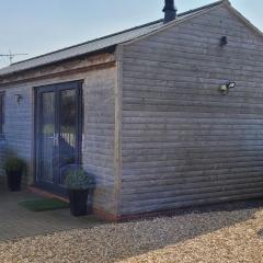 Adorable 1 bed log cabin with log burner