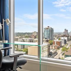 City Centre Retreat - 1BR Condo with Desk