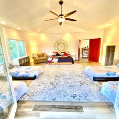 THE HONOMU HOUSE - Gorgeous, Spacious 4Bd2Ba Home near Waterfalls and Hilo, Sleeps 12!