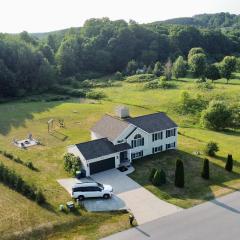 Dream Palace with HOT TUB-Game Room-Fire Pit-5BR-3BA