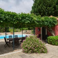 Deluxe Bedroom in Farmhouse, Swimming Pool, By TimeCooler