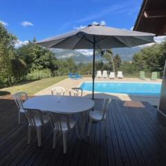 Villa avec piscine, vue lac et montagne