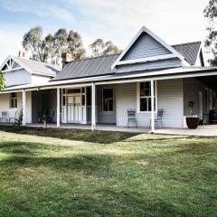 The Glen Farmhouse on Ovens River