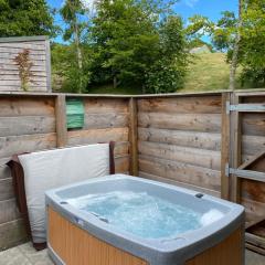 Badger Lodge with Hot Tub