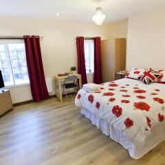 Emporium Apartments - Nottingham City Centre - Your own 7 Bedrooms Apartment with 3 Bathrooms and full Kitchen - "Cook as you would at Home" - opposite Victoria Centre Shopping Centre - Outdoor Parking for Cars or Vans at five pounds a day