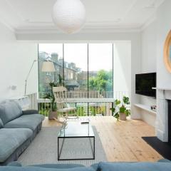 Beautiful 4BR Home in Vibrant Haringey
