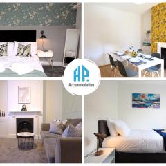 Modern 3 Bedroom Home in Northampton by HP Accommodation - Free Parking & Super Fast WiFi