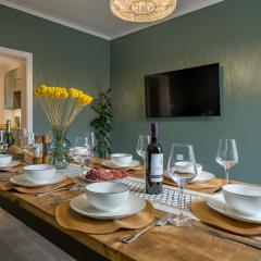 Clifton Town House with Cinema Room Perfect for Groups, Families, Friends Hens & Stags!