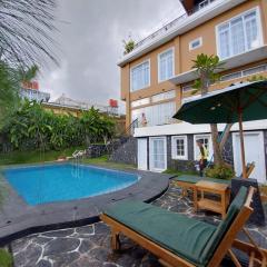 Villa puncak Bogor ala Bali