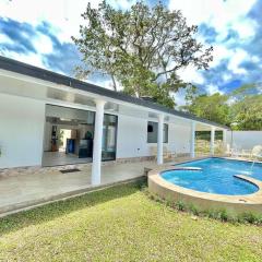 Hermosa cabaña piscina BBQ cerca a todo