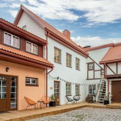 B2 Apartments