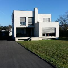 Chalet en Somió con finca independiente