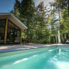 Luxury lodge with private swimming pool, located on a holiday park in Rhenen