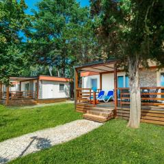 Nice chalet with 2 bathrooms and a dishwasher 15km from Pula