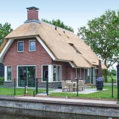 Child-friendly villa, in a holiday park on the water in Friesland
