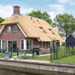 Beautiful villa with enclosed garden, in a holiday park in Friesland