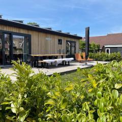 Beautiful chalet on the water in Friesland