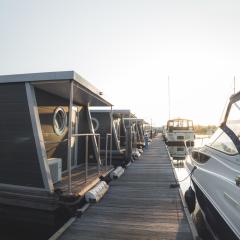 Home of the Houseboat - Zen