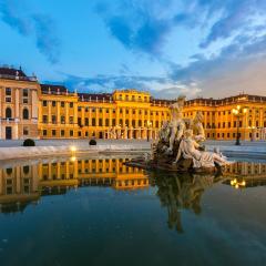 Schönbrunn Serenity Luxurious Ruby Apartment with Palace Views