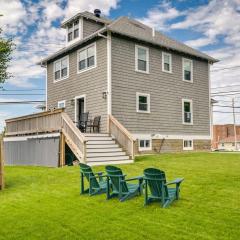 Hull Home Close to Beaches Yard and Furnished Deck!