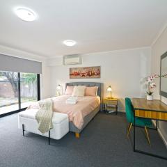 Pet Friendly Well-appointed 3BM Retreat Parking Netflix