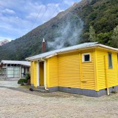 Basic, Super 'Cosy' Cabin in The Middle of National Park and Mountains