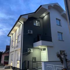 La Casa Apartments