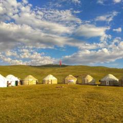 Song Kol lake, Flex Travel yurt camp, horse riding