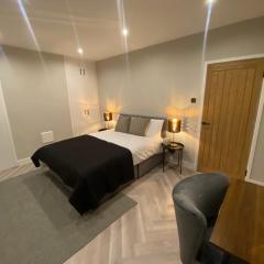 Luxury 2 bed 1 bath in Central London by Graceful Apartments