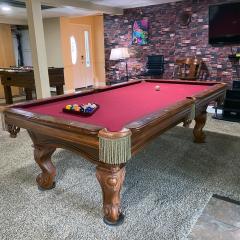 WOW!! Ultimate Pocono Retreat, Hot Tub, Game Room, Deck, Lakes, Skiing, Pools