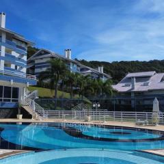 Apto c/ sacada e churrasqueira - Praia Brava, Florianópolis