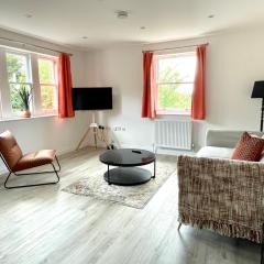 Stylish Central Reading Apartment - Free Parking
