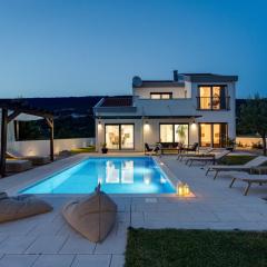 NEW Villa Anja is a 4 bedroom villa with a 32 sqm heated pool near Imotski