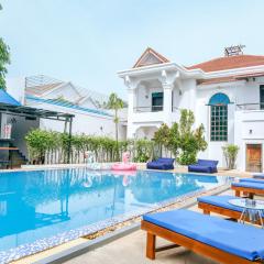 Last Summer Hostel Bar