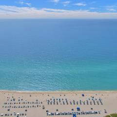 SOBE MONARCH-WALK TO THE BEACH - OCEAN DRIVE GOOD TIME HOTEL AND ANGLER HOTEL ACROSS THE STREET