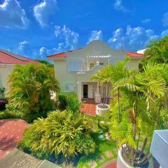 Tranquil Townhome, close to beach & dining