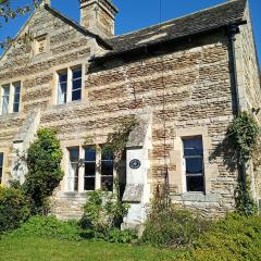 Characterful stone cottage in Uffington