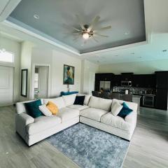 Newly built Villa Ballerina with heated pool and incredible view into beautiful Arrowheadcanal