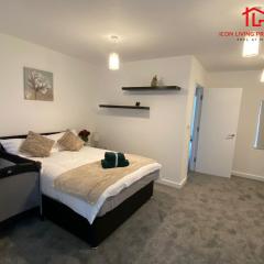 Modern Spacious 4 Bed House By Icon Living Properties Short Lets & Serviced Accommodation Reading With Free Parking