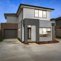 Holiday on Dromana by Ready Set Stay - 150m from the beach