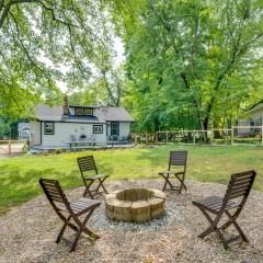 Welcoming Williams Bay Cottage with Deck and Fire Pit!