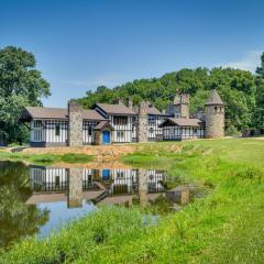 Missouri Castle with Private Lake, Pool and 100 Acres!