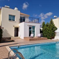 Mandria, 3 bed with pool