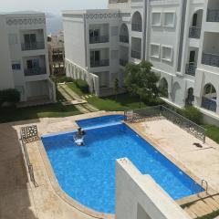 Dreams hills Tingis Appartement Neuf pour famille de 7 personnes- Piscine Garage gratuit Wifi Terrasse Climatisation Netflix IPTV à 5mn de la plage et corniche Malabata