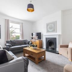 Fabulous, vibrant, town house, central Bath Road