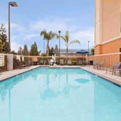 Hampton Inn & Suites Clovis Airport North