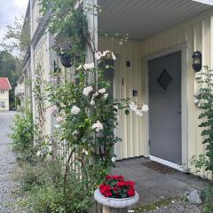 Romslig og sjønært feriehus på Nøtholmen