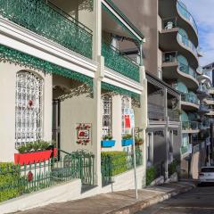 'Lady Beatle' Quirky Character Terrace near Harbour