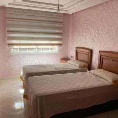 Belle appartement au 1er étage avec climatisation, ascenseur, ADSl, etc à Nador-Neuf